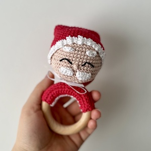 Horgolt Mikulás csörgő fa karikán - Meska.hu