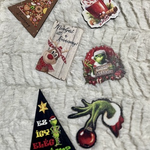 Karácsonyi mintás hűtőmágnes (Grincs, mézeskalács, rénszarvas mintával) - karácsony - karácsonyi lakásdekoráció - karácsonyi lakásdíszek - Meska.hu