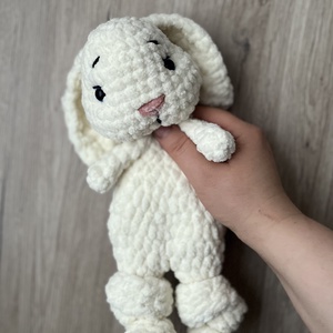 Horgolt nyuszi alvó pajti, nyunyóka - Meska.hu