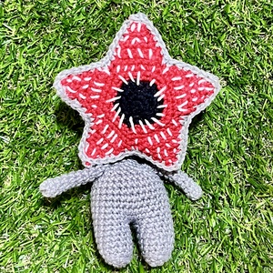 Horgolt Demogorgon táska dísz / Stranger Things - Meska.hu