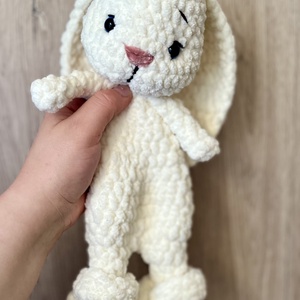 Horgolt nyuszi alvó pajti, nyunyóka - Meska.hu