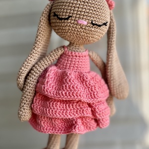 Horgolt nyuszi lány fodros ruhába Húsvét, Játék & Sport, Plüssállat & Játékfigura, Nyuszi, Horgolás, MESKA
