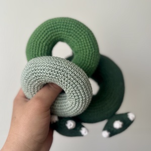 Horgolt Montessori dínó toronyépítő, rakosgató - játék & sport - készségfejlesztő és logikai játék - toronyépítő- és egyensúlyozó játékok - Meska.hu