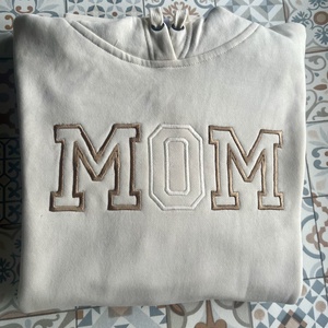 MOM feliratos hímzett kapucnis pulóver  - Meska.hu