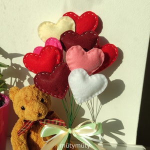 Szívecske csokor (piros-bordó) - otthon & életmód - dekoráció - virágdísz és tartó - csokor & virágdísz - Meska.hu Szívecske csokor (piros-bordó) - otthon & életmód - dekoráció - virágdísz és tartó - csokor & virágdísz - Meska.hu