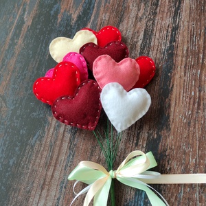 Szívecske csokor (piros-bordó) - otthon & életmód - dekoráció - virágdísz és tartó - csokor & virágdísz - Meska.hu Szívecske csokor (piros-bordó) - otthon & életmód - dekoráció - virágdísz és tartó - csokor & virágdísz - Meska.hu