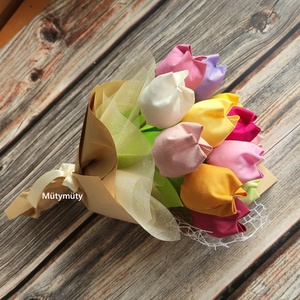 Textil tulipán csokor natúr csomagolásban kísérő kártyával 12 szál/cs, születésnap, névnap, szülinapi örökcsokor - otthon & lakás - dekoráció - virágdísz és tartó - csokor & virágdísz - Meska.hu