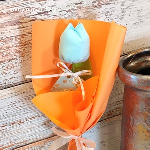 Textil tulipán csomagolva, kísérő kártyával (több szín) - Meska.hu