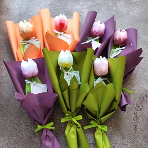 Textil tulipán csomagolva, kísérő kártyával (több szín) - otthon & életmód - dekoráció - virágdísz és tartó - csokor & virágdísz - Meska.hu