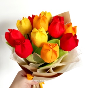 Textil tulipán csokor natúr csomagolásban kísérő kártyával 12 szál/cs - Meska.hu