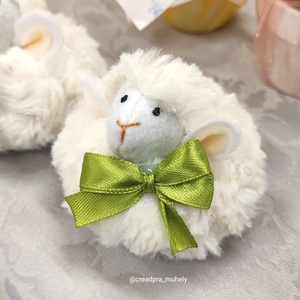 Plüss bárány zöld masnival - otthon & életmód - dekoráció - dísztárgy - Meska.hu