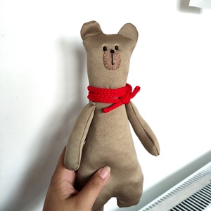 Mackó, textil figura színes sállal. - Meska.hu