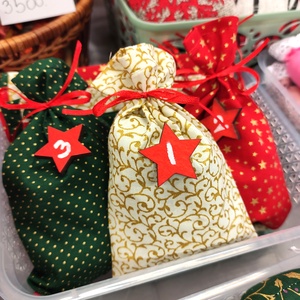 Adventi naptár zsákok kiegészítőkkel, egyedi összeállításban - karácsony - adventi díszek - adventi naptár - Meska.hu Adventi naptár zsákok kiegészítőkkel, egyedi összeállításban - karácsony - adventi díszek - adventi naptár - Meska.hu
