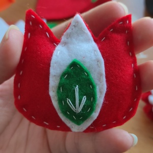 Nemziti szín tulipán kitűző, kokárda - ékszer - kitűző és bross - kitűző - Meska.hu