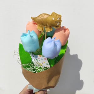 Ballagási virágcsokor, óvodai bölcsődei ballagó csokor, textil tulipánok filc figurával, személyre szabható örökcsokor, Otthon & Életmód, Dekoráció, Virágdísz és tartó, Csokor & Virágdísz, Varrás, Virágkötés, MESKA