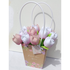 Textil tulipánok papír táskában kísérő kártyával  - Meska.hu