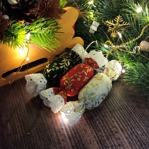 Textil szaloncukor, krém-piros-zöld - többféle 6 db/cs - karácsony - karácsonyi lakásdekoráció - karácsonyfadíszek - Meska.hu