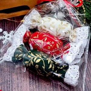 Textil szaloncukor ajándékcsomag, fehér-piros-zöld - karácsony - karácsonyi lakásdekoráció - karácsonyfadíszek - Meska.hu