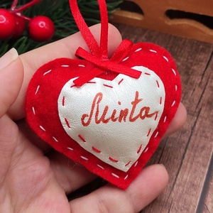 Névre szóló karácsonyi szív függő dísz, kicsi piros - karácsony - karácsonyi lakásdekoráció - karácsonyfadíszek - Meska.hu