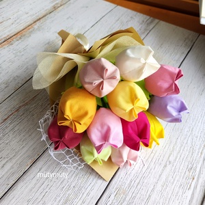 Textil tulipán csokor natúr csomagolásban kísérő kártyával 12 szál egyedi színösszeállításban - otthon & életmód - virágdekoráció - virágok - virágcsokor - Meska.hu