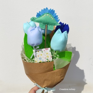 Ballagási virágcsokor dinó figurával több színeben - otthon & életmód - virágdekoráció - virágok - virágcsokor - Meska.hu