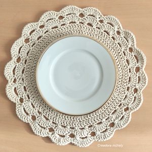 Horgolt tányéralátét több színben - otthon & életmód - konyhafelszerelés, tálalás - tálalás - tányér- és poháralátét - Meska.hu