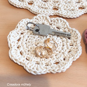 Horgolt kis terítő több színben - otthon & életmód - konyhafelszerelés, tálalás - tálalás - tányér- és poháralátét - Meska.hu