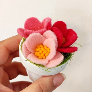 Nőnapi ajándék, gyapjúfilc virágok cserépben választható színben, Otthon & Életmód, Virágdekoráció, Virágdíszek, Asztali virágdísz, Mindenmás, MESKA