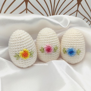 Horgolt húsvéti tojások rózsa hímzéssel, három darab választható színben, Ünnepi díszek, dekorációk, Húsvéti díszek és dekorációk, Húsvéti tojás, hímestojás, Hímzés, Horgolás, MESKA