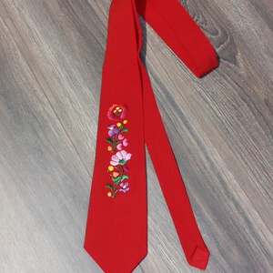 Himzett nyakkendő  - Meska.hu