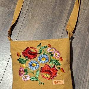 Himzett táska  - Meska.hu