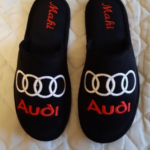 Szobapapucs Férfiaknak Audi logóval hímezve, névre szólóan. - Meska.hu