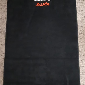 Audi logóval hímzett törölköző - otthon & életmód - fürdőszoba - törölköző - Meska.hu