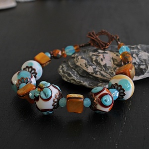 Riviera - tengerparti hangulatú egyedi lámpagyöngy karkötő, MURÁNÓI üveg ékszer, klasszikus stílusú üvegékszer  - ékszer - karkötő - gyöngyös karkötő - Meska.hu