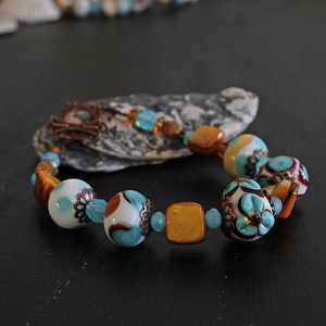 Riviera - tengerparti hangulatú egyedi lámpagyöngy karkötő, MURÁNÓI üveg ékszer, klasszikus stílusú üvegékszer  - ékszer - karkötő - gyöngyös karkötő - Meska.hu