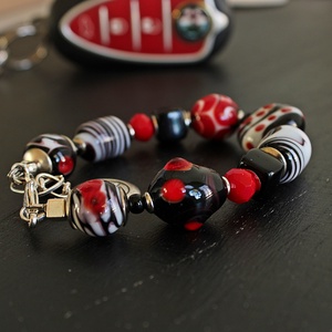 Alfa Rosso - vörös fekete lámpagyöngy karkötő, MURÁNÓI üveg ékszer, Ékszer, Karkötő, Gyöngyös karkötő, Ékszerkészítés, Üvegművészet, MESKA