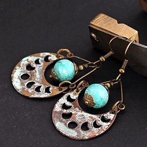 Artemis - rusztikus lámpagyöngy fülbevaló, holdfázis fülbevaló, türkiz zöld üveggyöngy fülbevaló, MURÁNÓI üveg ékszer, Ékszer, Fülbevaló, Lógó fülbevaló, Ékszerkészítés, Üvegművészet, MESKA