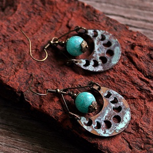 Artemis - rusztikus lámpagyöngy fülbevaló, holdfázis fülbevaló, türkiz zöld üveggyöngy fülbevaló, MURÁNÓI üveg ékszer - ékszer - fülbevaló - lógó fülbevaló - Meska.hu