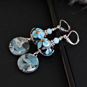 Nefelejcs - kék virágos lámpagyöngy fülbevaló, tavaszi üveggyöngy fülbevaló, MURÁNÓI üvegékszer - ékszer - fülbevaló - lógó fülbevaló - Meska.hu