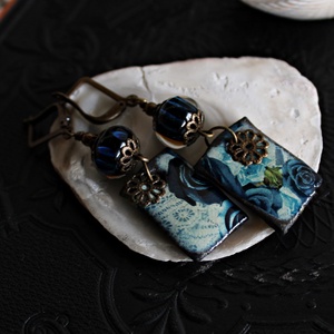 Arlésienne - csíkos lámpagyöngy fülbevaló porcelán függővel, kék üveggyöngy fülbevaló, MURÁNÓI üvegékszer - ékszer - fülbevaló - lógó fülbevaló - Meska.hu