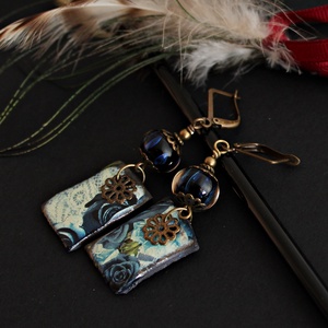 Arlésienne - csíkos lámpagyöngy fülbevaló porcelán függővel, kék üveggyöngy fülbevaló, MURÁNÓI üvegékszer - ékszer - fülbevaló - lógó fülbevaló - Meska.hu