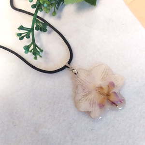 Orchidea műgyanta ékszer  - ékszer - nyaklánc - medál - Meska.hu