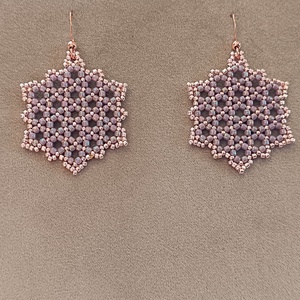 Mandala fülbevaló üveggyöngyből - ékszer - fülbevaló - lógó fülbevaló - Meska.hu