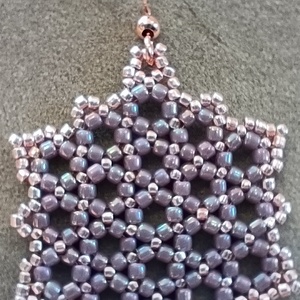 Mandala fülbevaló üveggyöngyből - ékszer - fülbevaló - lógó fülbevaló - Meska.hu