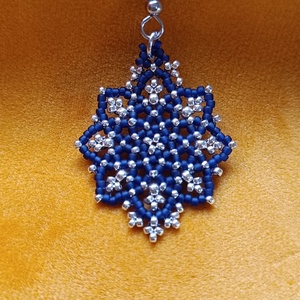 Mandala fülbevaló 1 mm-es japán üveggyöngyből - ékszer - fülbevaló - lógós kerek fülbevaló - Meska.hu