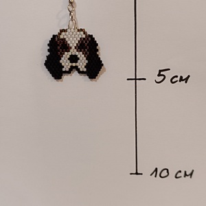 Cavalier King Charles spánieles fülbevaló üveggyöngyből - ékszer - fülbevaló - lógó fülbevaló - Meska.hu