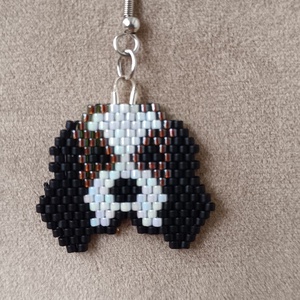Cavalier King Charles spánieles fülbevaló üveggyöngyből - ékszer - fülbevaló - lógó fülbevaló - Meska.hu