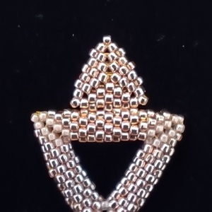 Rosegold színű fülbevaló japán üveggyöngyből  - ékszer - fülbevaló - lógó fülbevaló - Meska.hu