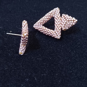 Rosegold színű fülbevaló japán üveggyöngyből  - ékszer - fülbevaló - lógó fülbevaló - Meska.hu