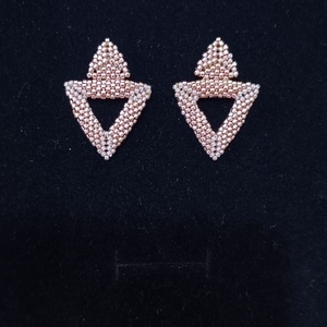 Rosegold színű fülbevaló japán üveggyöngyből , Ékszer, Fülbevaló, Lógó fülbevaló, Gyöngyfűzés, gyöngyhímzés, MESKA